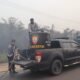 Gotong Royong Padamkan Api, Personel Polres Kotim Kompak Jinakkan Karhutla di Lingkar Utara