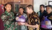 Wujud Kepedulian Sosial, Babinsa Dampingi Penyerahan Bantuan kepada Warga Desa Pucanganom