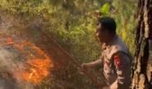 Polres Magetan Bersama Tim Gabungan Tangani Karhutla di Panekan Lereng Gunung Lawu