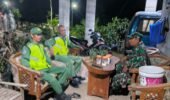 Patroli Malam, Anggota TNI Sambangi Pos Kamling dan Sampaikan Pesan Kamtibmas