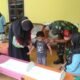 Cegah Stunting Sejak Dini, Babinsa Kelurahan Tlumpu Pendampingi Posyandu Balita
