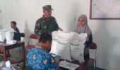 Babinsa Koramil 21/Bulukerto Dampingi Penyaluran Bantuan CPP kepada 438 KPM di Desa Krandegan