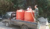 Peduli Warga Terdampak Kekeringan, Babinsa Koramil Selo Bantu Penuhi Kebutuhan Air Bersih
