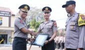 Respons Cepat Tangani Kebakaran Lahan SDHI, Kapolsek Tarokan dan 7 Personel Raih Penghargaan, Damkar Pos Grogol Turut Diapresiasi