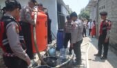 Atasi Kekeringan, Polres Blitar Kota Salurkan 3.000 Liter Air Bersih ke Kelurahan Sentul