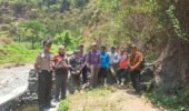 Respon Cepat Isu Pembendungan Sungai Bruno, Bhabinkamtibmas Polsek Semen Hadir Klarifikasi dan Cari Solusi