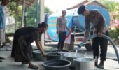 Brimob Polda Jatim Salurkan 40 Ribu Liter Air Bersih untuk Warga Gresik dan Sidoarjo